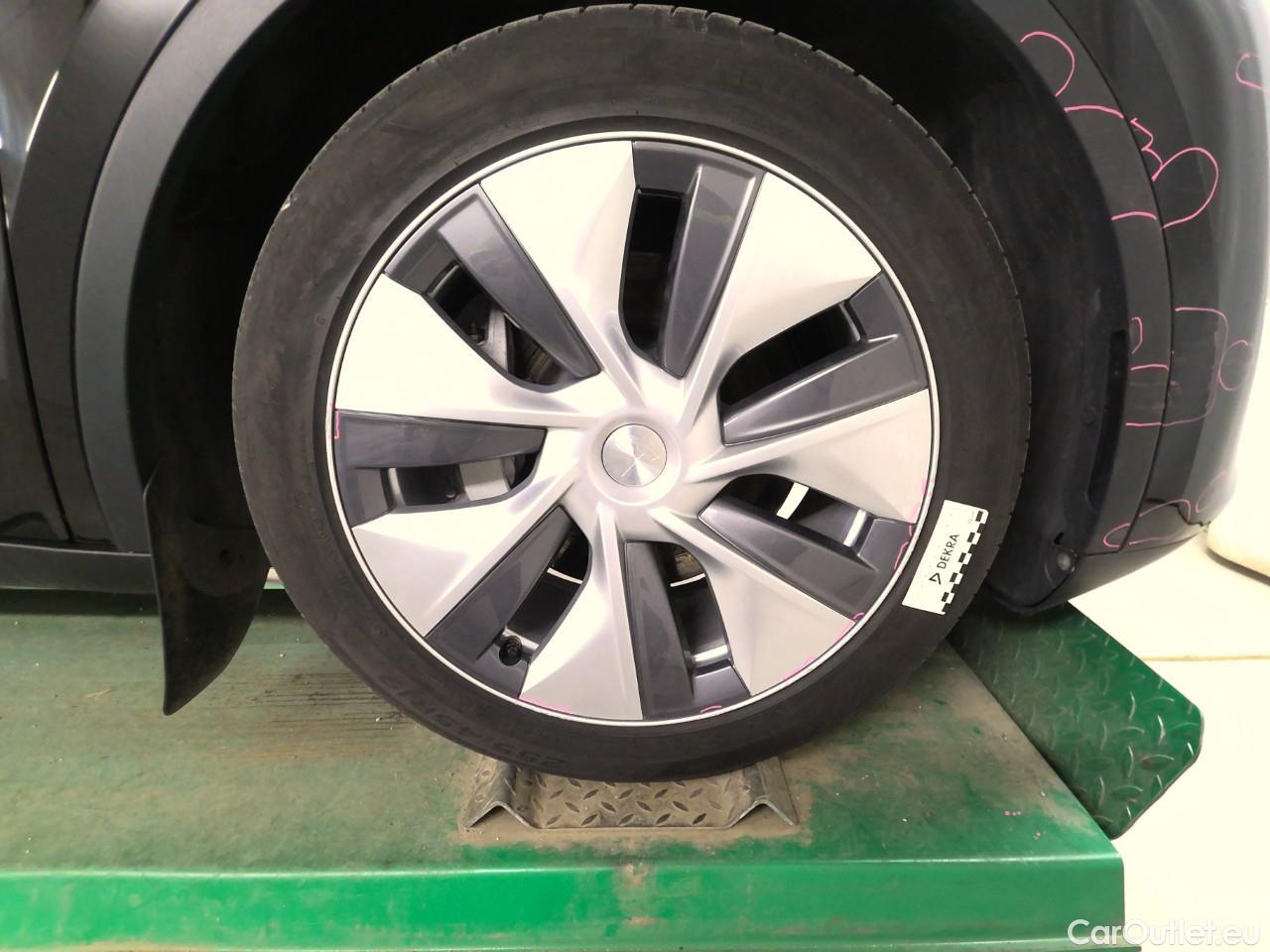  Tesla  Model Y  Long-Range AWD #14