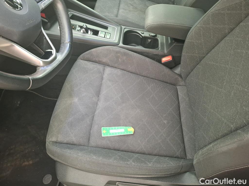  Volkswagen  Golf  VOLKSWAGEN / 2020 / 5P / Berline 1.0 eTSI OPF 110 DSG7 Life Business 1st #34