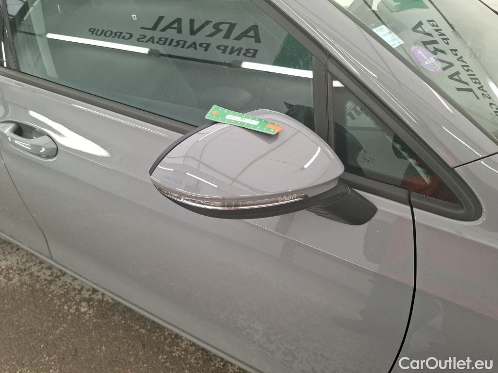  Volkswagen  Golf  VOLKSWAGEN / 2020 / 5P / Berline 1.0 eTSI OPF 110 DSG7 Life Business 1st #35
