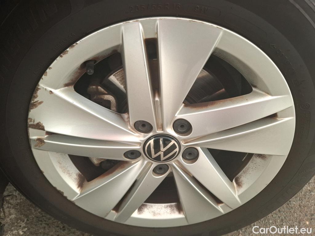  Volkswagen  Golf  VOLKSWAGEN / 2020 / 5P / Berline 1.0 eTSI OPF 110 DSG7 Life Business 1st #23