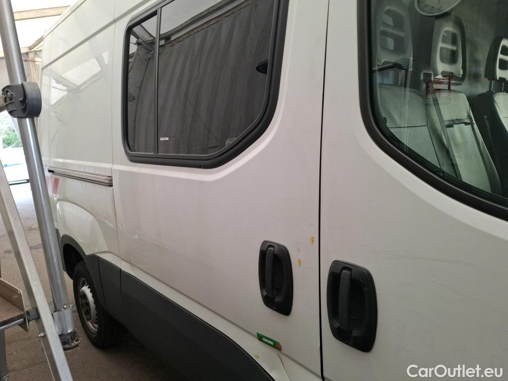  Iveco  Daily IVECO  / 2014 / 4P / Fourgon tôlé 3.0 35S14NA8 V11 H2 3520 B POWER / GNV #3