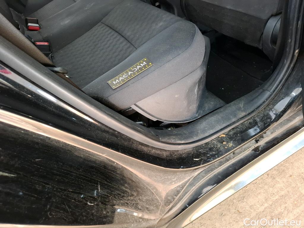  Toyota  Yaris TOYOTA  Hybride / 2019 / 5P / Berline Hybride 116h Dynamic Business Stage Acad #77