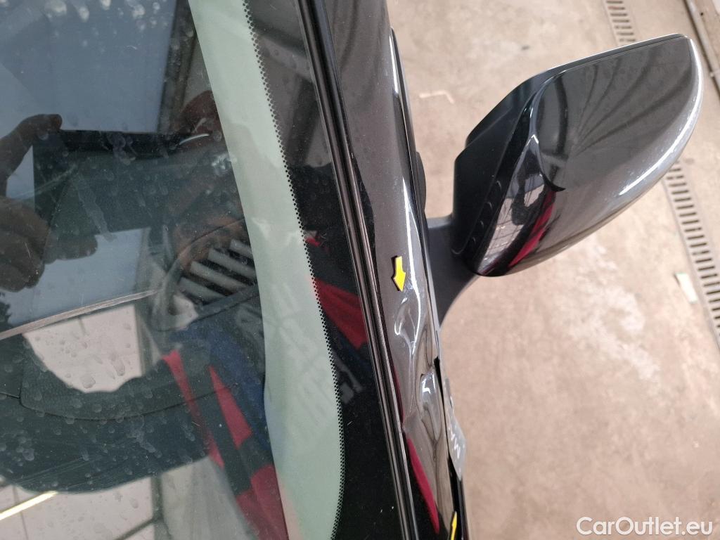  Toyota  Yaris TOYOTA  Hybride / 2019 / 5P / Berline Hybride 116h Dynamic Business Stage Acad #32