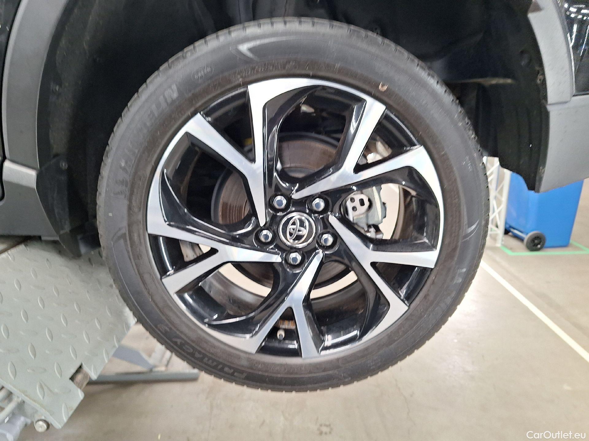  Toyota  C-HR Toyota,  '16, Toyota  1.8 VVT i-Hybrid C-Lub Mono-Tone E-CVT #19