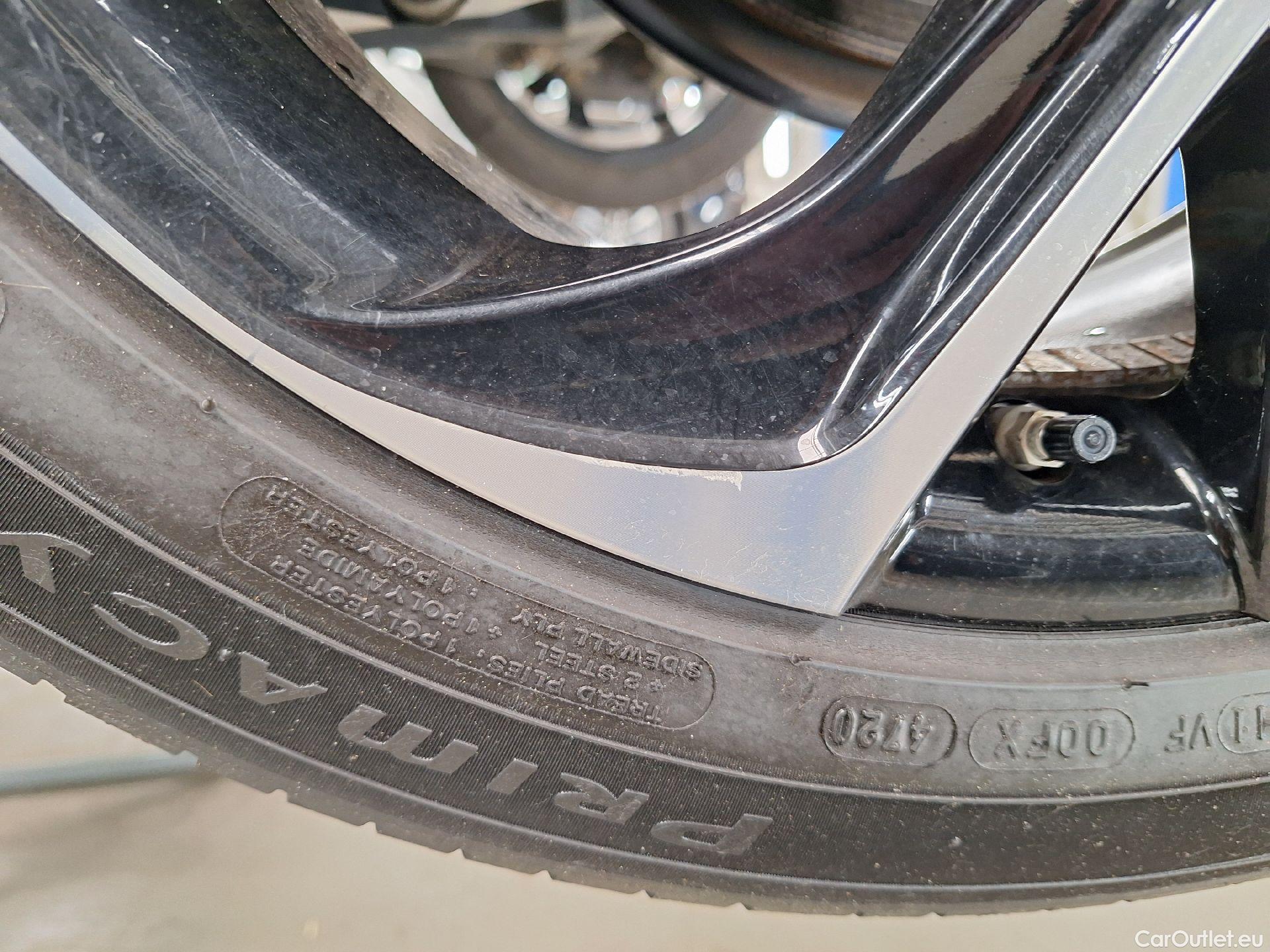  Toyota  C-HR Toyota,  '16, Toyota  1.8 VVT i-Hybrid C-Lub Mono-Tone E-CVT #20