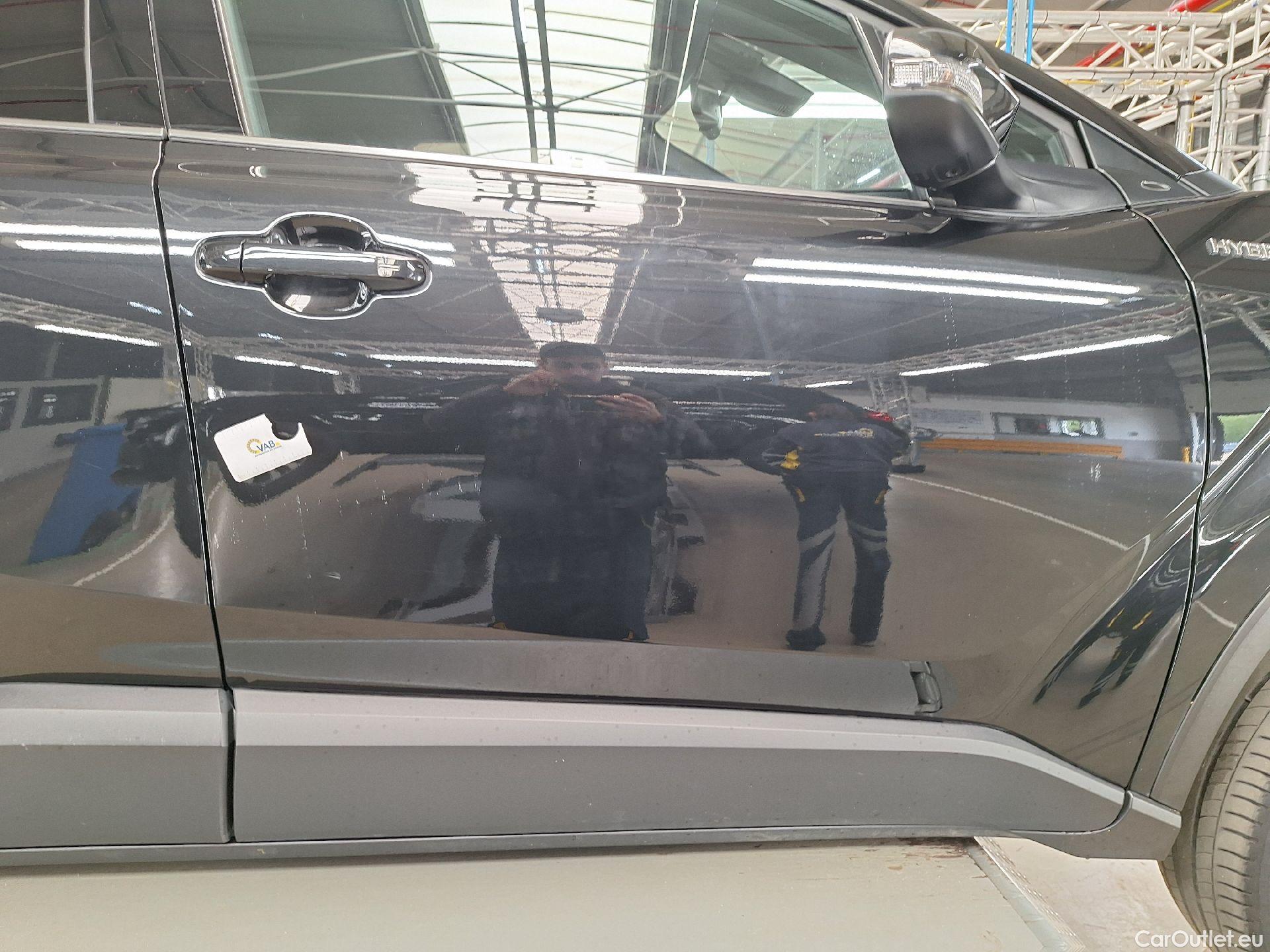  Toyota  C-HR Toyota,  '16, Toyota  1.8 VVT i-Hybrid C-Lub Mono-Tone E-CVT #17