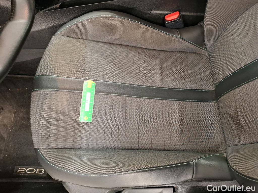  Peugeot  208  Allure Pack 1.2 PureTech 100CV BVA8 E6d
 #42