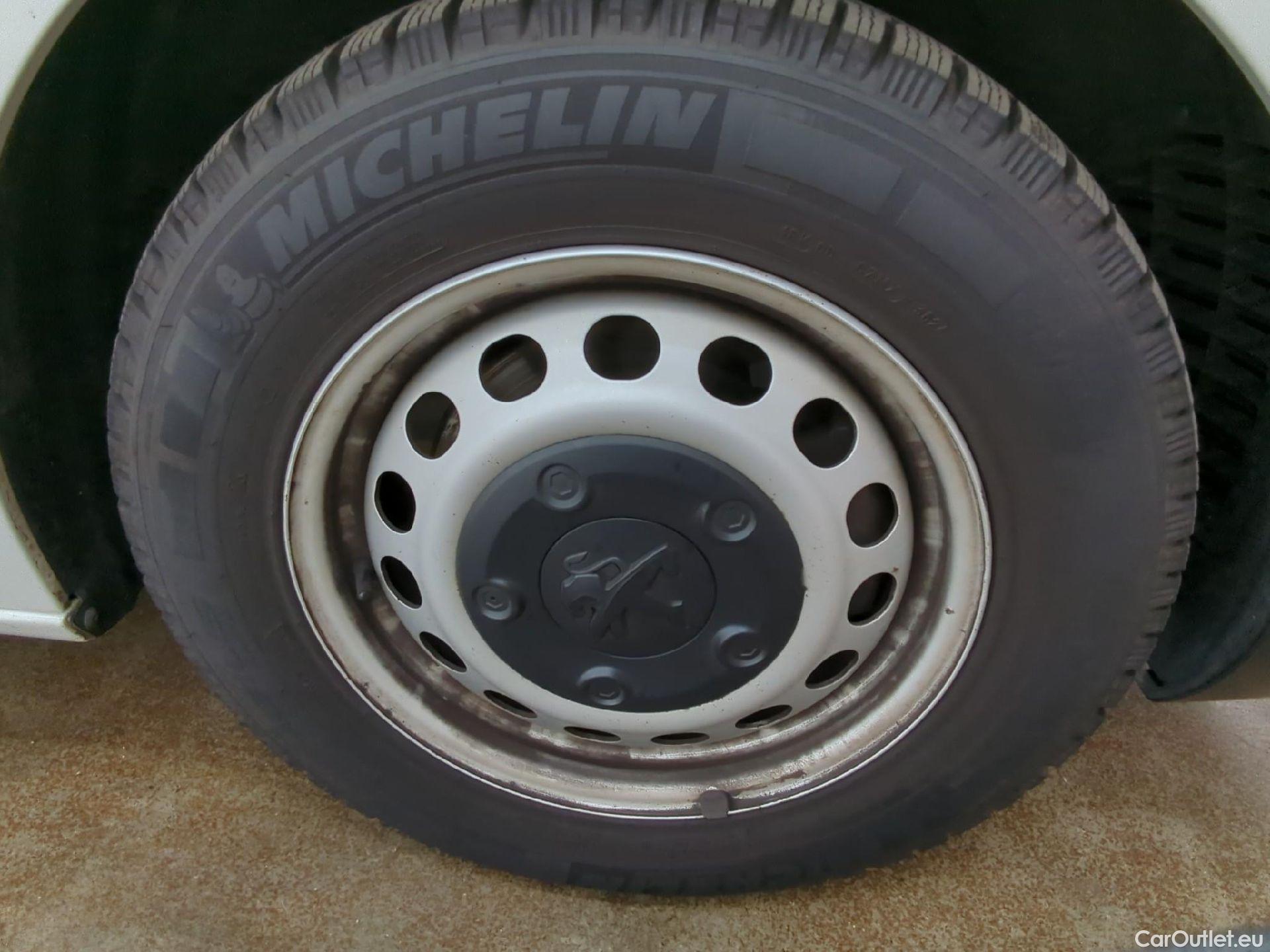  Peugeot  Expert  Fourgon Asphalt Standard 1.5 HDi 120CV BVM6 E6dT #15