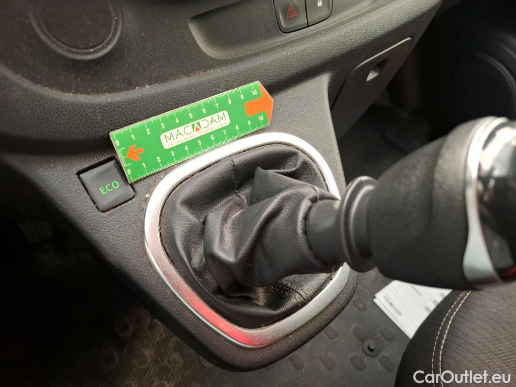  Renault  Trafic RENAULT  VU 4p Fourgon FG GCF L2H1 1300 dCi 120 #38