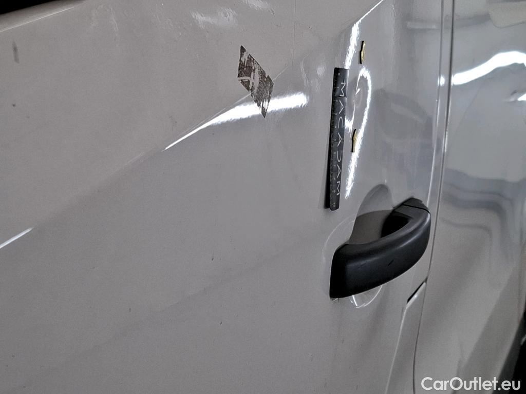  Renault  Trafic  III Fourgon L2H1 3T Grand Confort 2.0 dCi 130CV BVM6 E6d #109