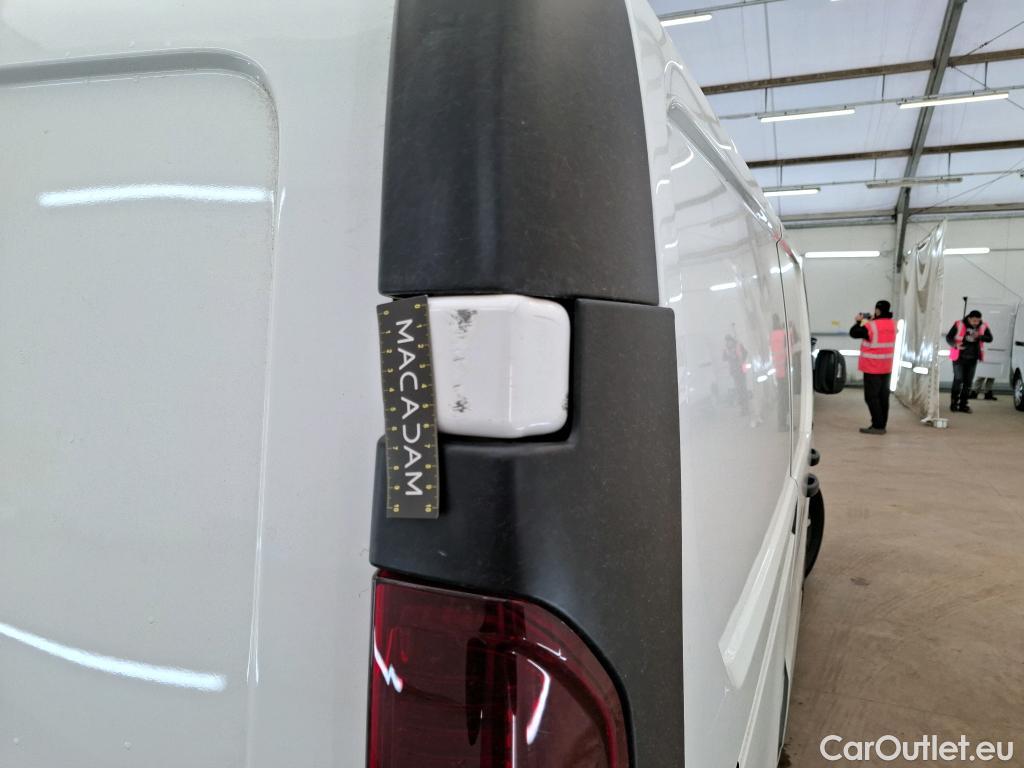  Renault  Trafic  III Fourgon L2H1 3T Confort 2.0 dCi 130CV BVM6 E6d #164