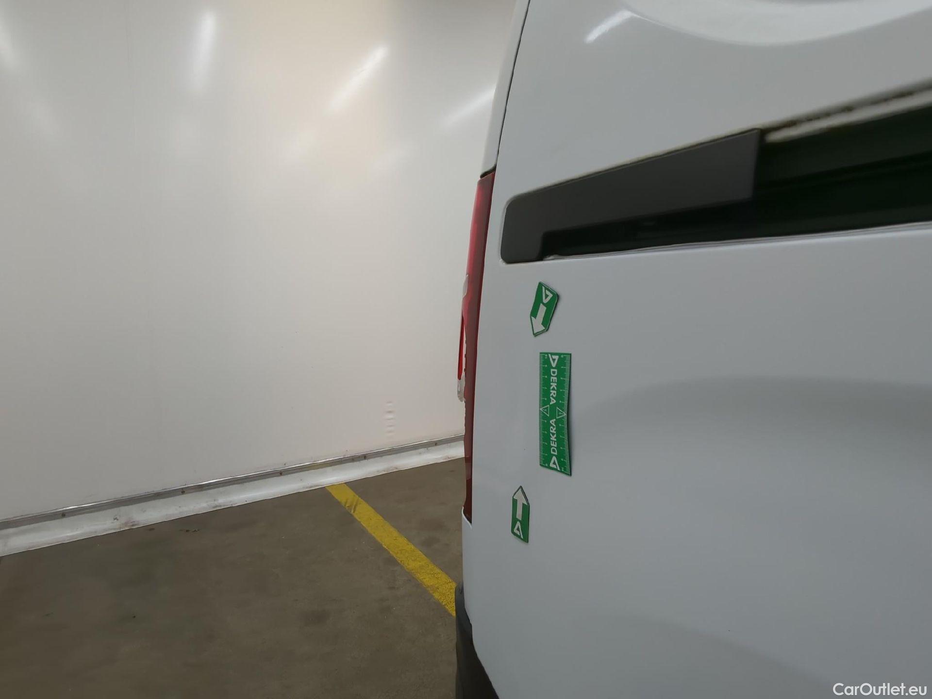  Toyota  Proace  City / 2019 / 4P / Fourgonnette 1.5 Medium 100 D-4D Business
 #33