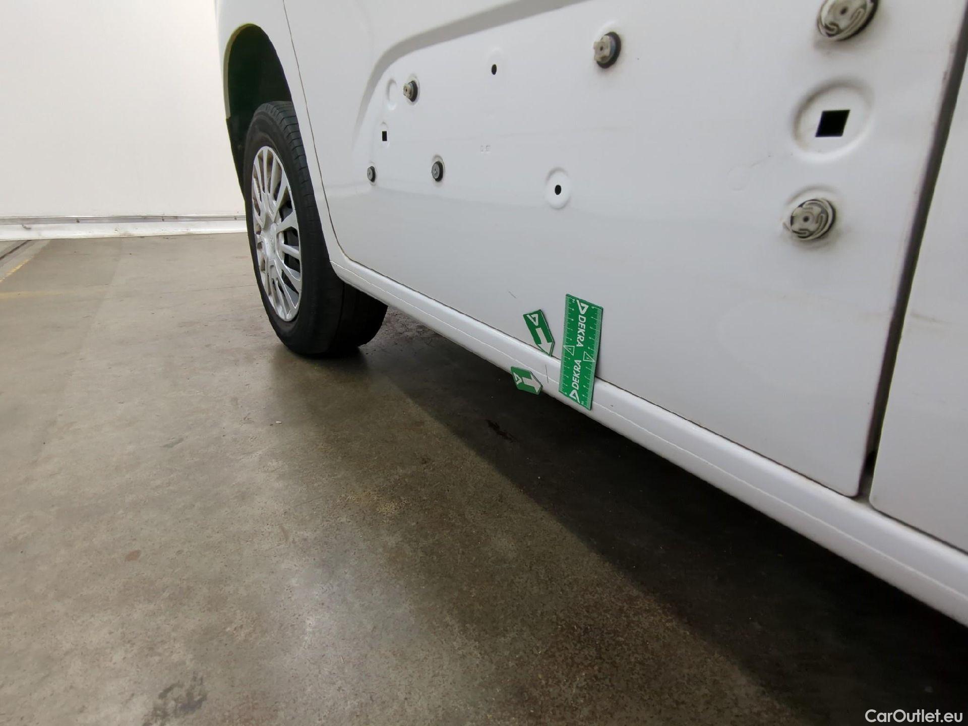  Toyota  Proace  City / 2019 / 4P / Fourgonnette 1.5 Medium 100 D-4D Business
 #40
