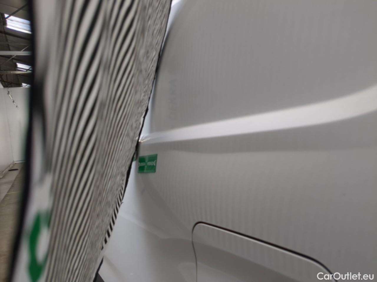  Toyota  Proace  City / 2019 / 4P / Fourgonnette 1.5 Medium 100 D-4D Business
 #26