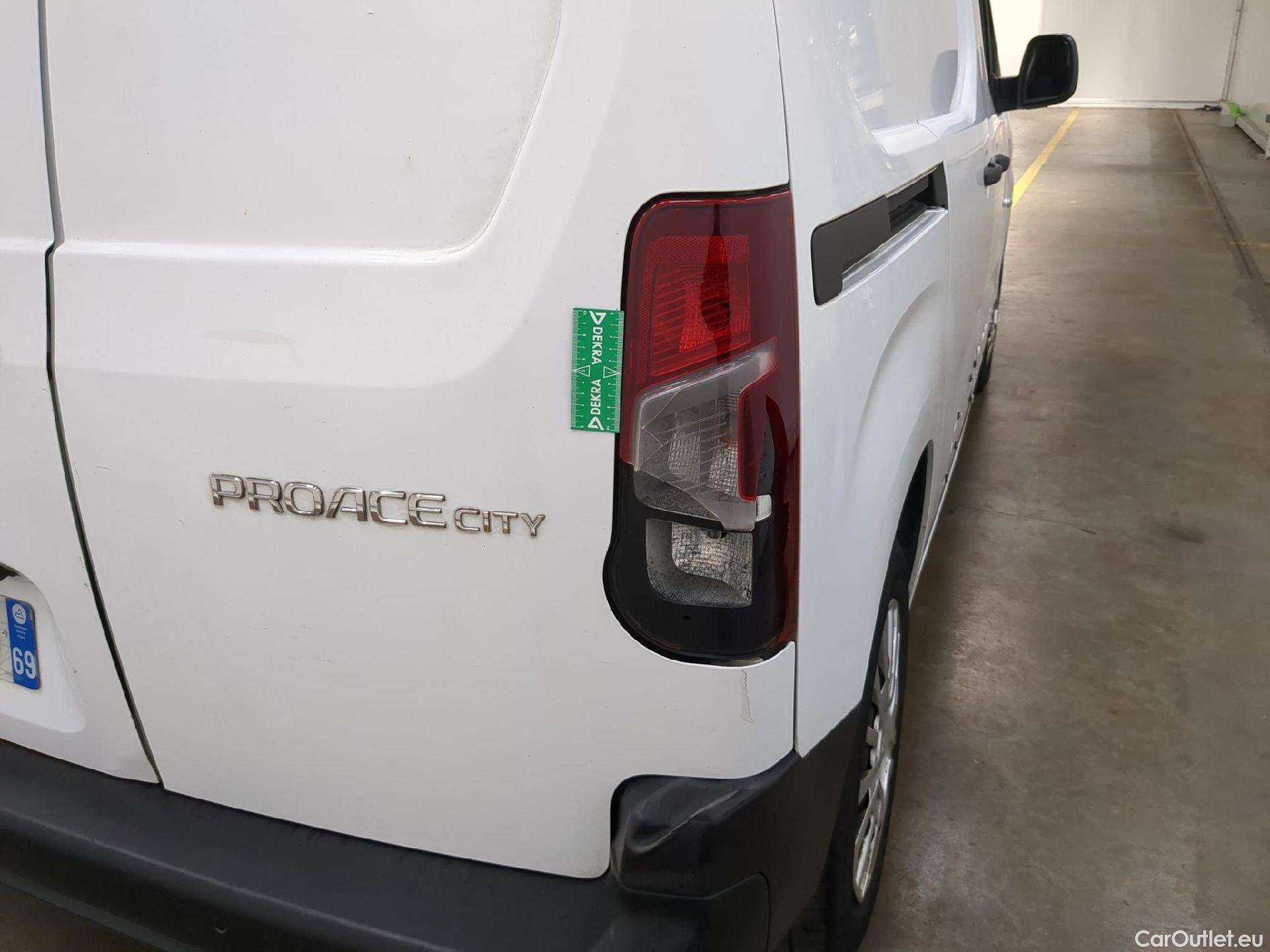  Toyota  Proace  City / 2019 / 4P / Fourgonnette 1.5 Medium 100 D-4D Business
 #18