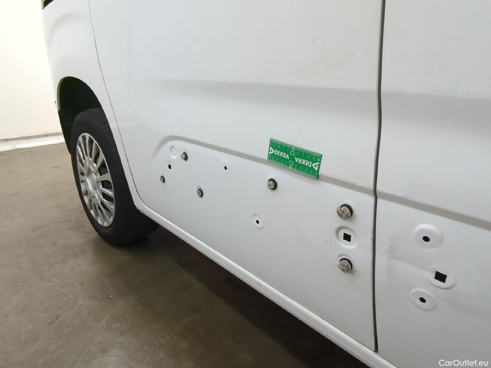  Toyota  Proace  City / 2019 / 4P / Fourgonnette 1.5 Medium 100 D-4D Business
 #37
