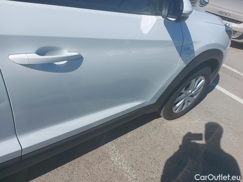  Hyundai  Tucson HYUNDAI  / 2018 / 5P / todoterreno 1.6 CRDI 85kW (116CV) 48V SLE 4X2(SP)(SL) #29