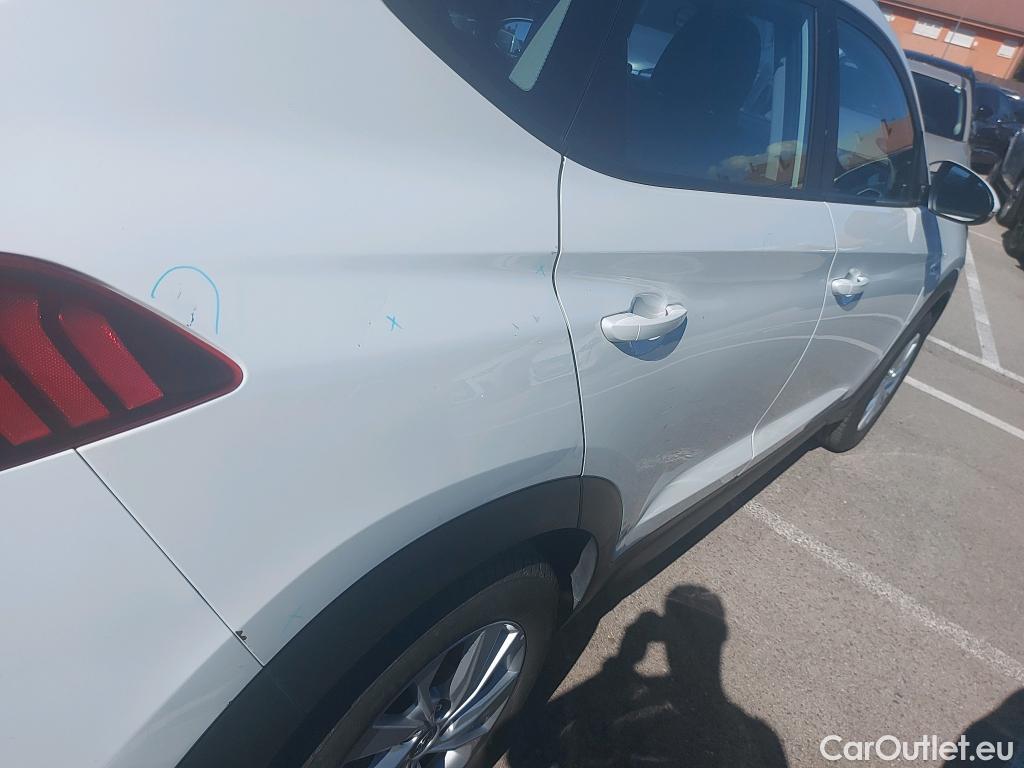  Hyundai  Tucson HYUNDAI  / 2018 / 5P / todoterreno 1.6 CRDI 85kW (116CV) 48V SLE 4X2(SP)(SL) #9