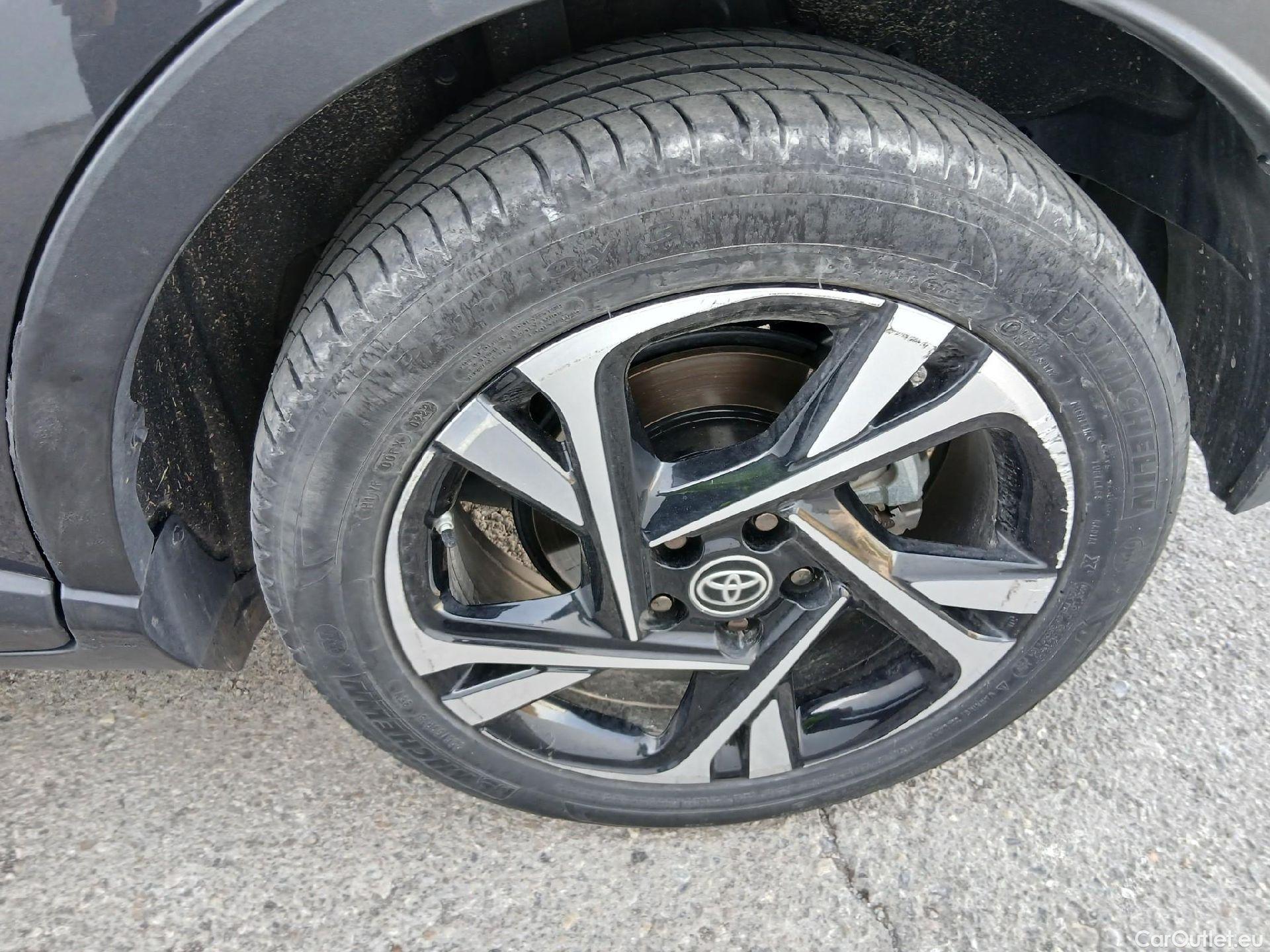  Toyota  C-HR TOYOTA  / 2019 / 5P / todoterreno 1.8 125H Advance #16