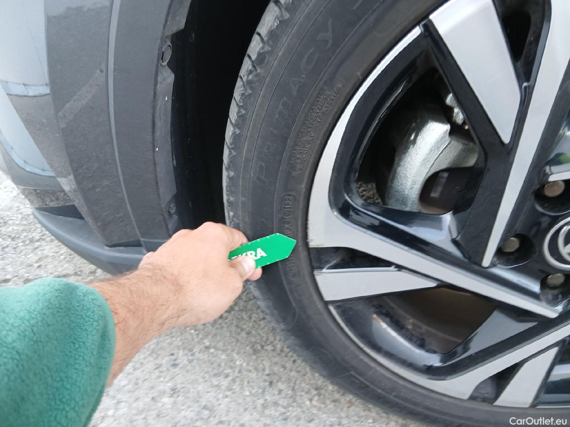  Toyota  C-HR TOYOTA  / 2019 / 5P / todoterreno 1.8 125H Advance #4