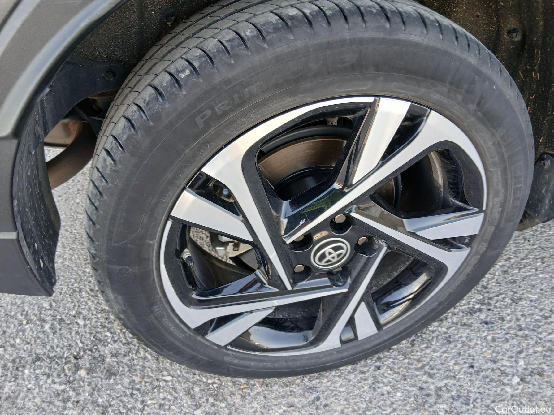  Toyota  C-HR TOYOTA  / 2019 / 5P / todoterreno 1.8 125H Advance #27