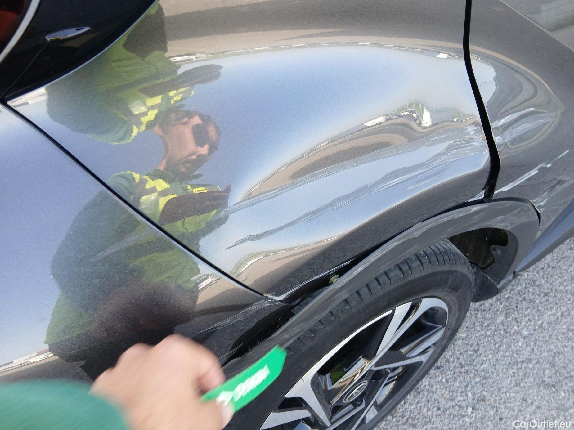  Toyota  C-HR TOYOTA  / 2019 / 5P / todoterreno 1.8 125H Advance #26