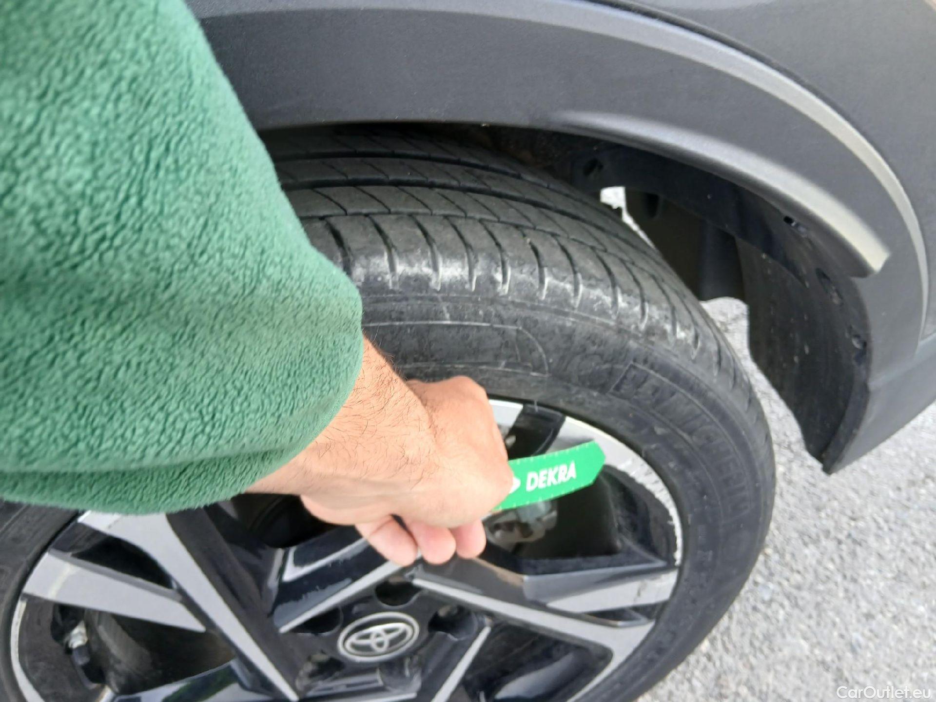  Toyota  C-HR TOYOTA  / 2019 / 5P / todoterreno 1.8 125H Advance #15
