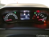  Peugeot  2008 PEUGEOT  / 2019 / 5P / CROSSOVER BLUEHDI 130 EAT8 ALLURE S/S AUT. #4