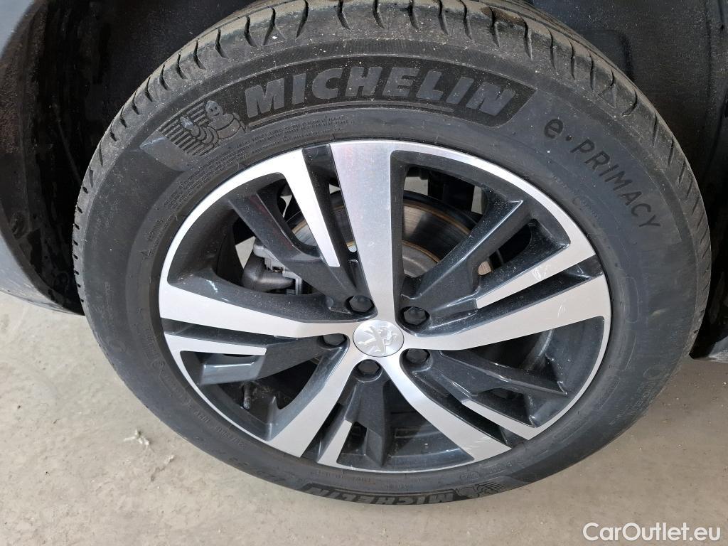  Peugeot  5008 PEUGEOT  / 2020 / 5P / SUV Hybrid 136 e-DCS6 GT #3