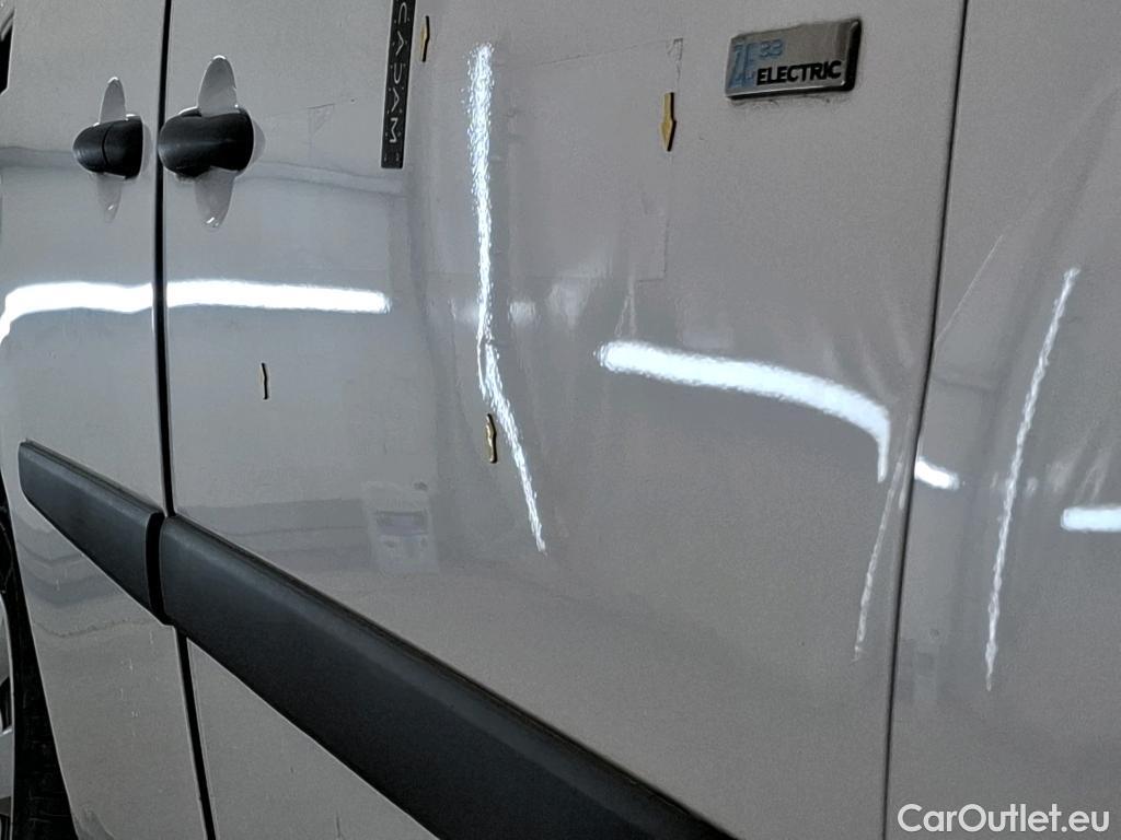  Renault  Kangoo RENAULT  Express / 2013 / 3P / Fourgonnette Electric ExtraRLink Achat Integral - 19 #12