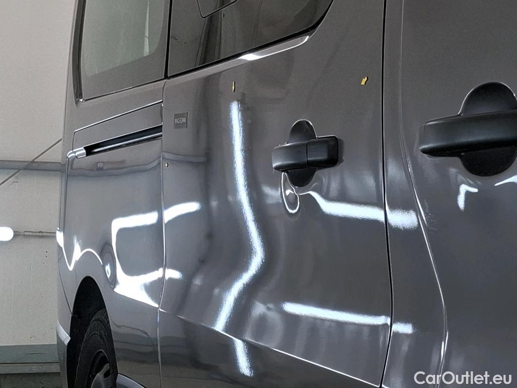  Renault  Trafic RENAULT  4p Combi Zen L2 Energy dCi 145 8 places #65