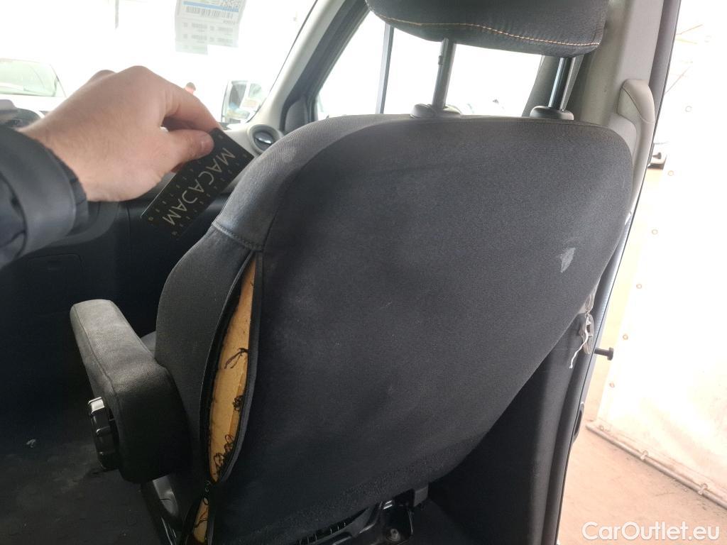  Renault  Trafic RENAULT  4p Combi Zen L2 Energy dCi 145 8 places #110