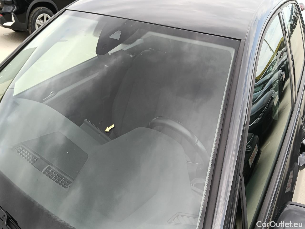  Volkswagen  Golf  Life 1.0 TSI #43