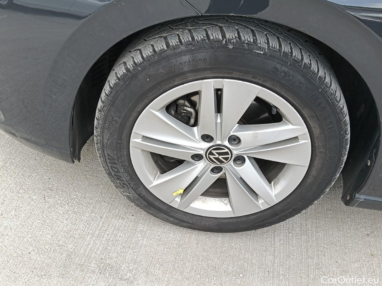  Volkswagen  Golf  Life 1.0 TSI #8