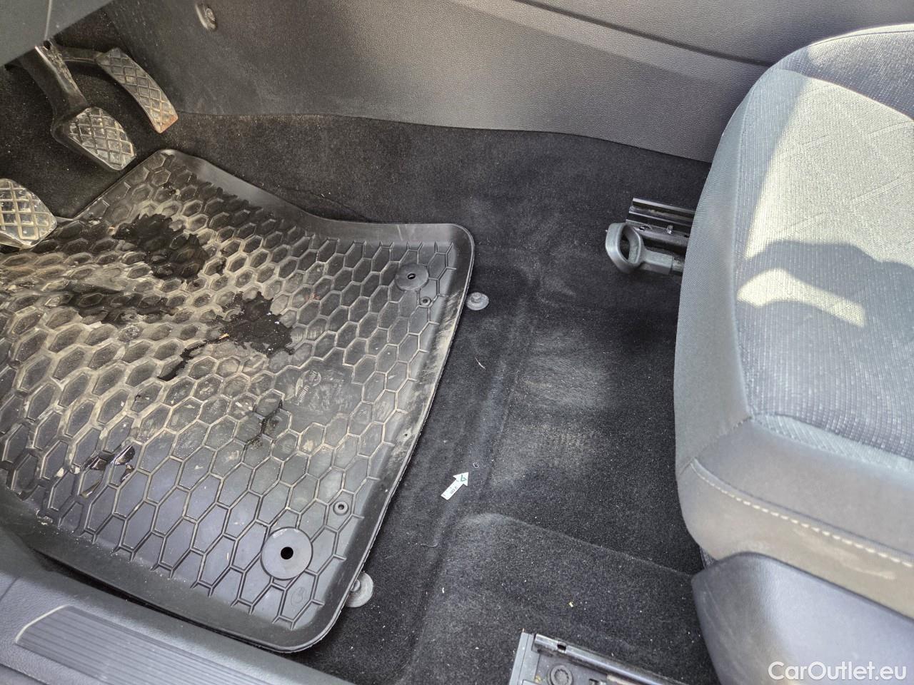  Volkswagen  Golf  Life 1.0 TSI #49
