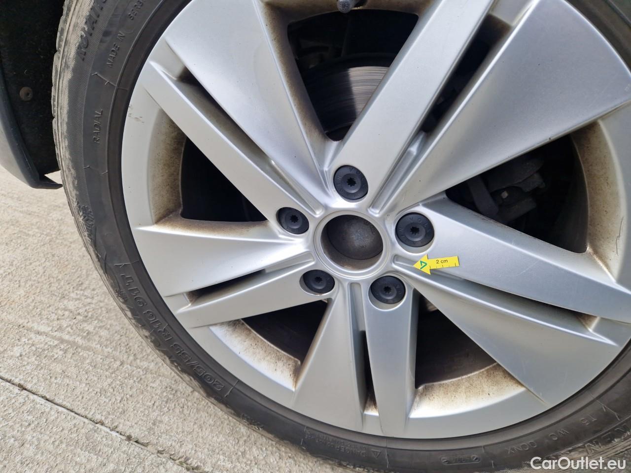  Volkswagen  Golf  Life 1.0 TSI #34