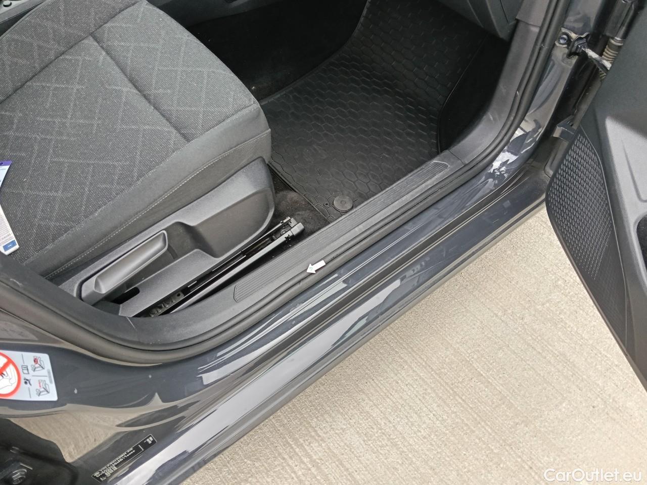  Volkswagen  Golf  Life 1.0 TSI #29