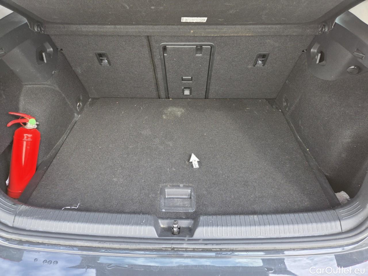  Volkswagen  Golf  Life 1.0 TSI #56