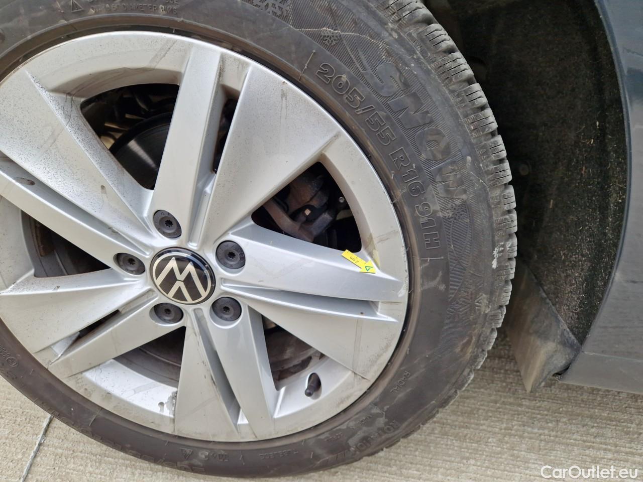  Volkswagen  Golf  Life 1.0 TSI #20