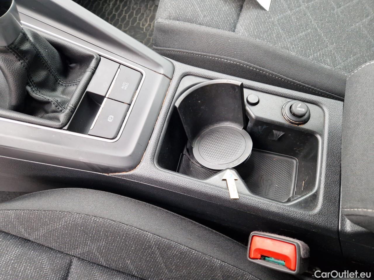  Volkswagen  Golf  Life 1.0 TSI #35
