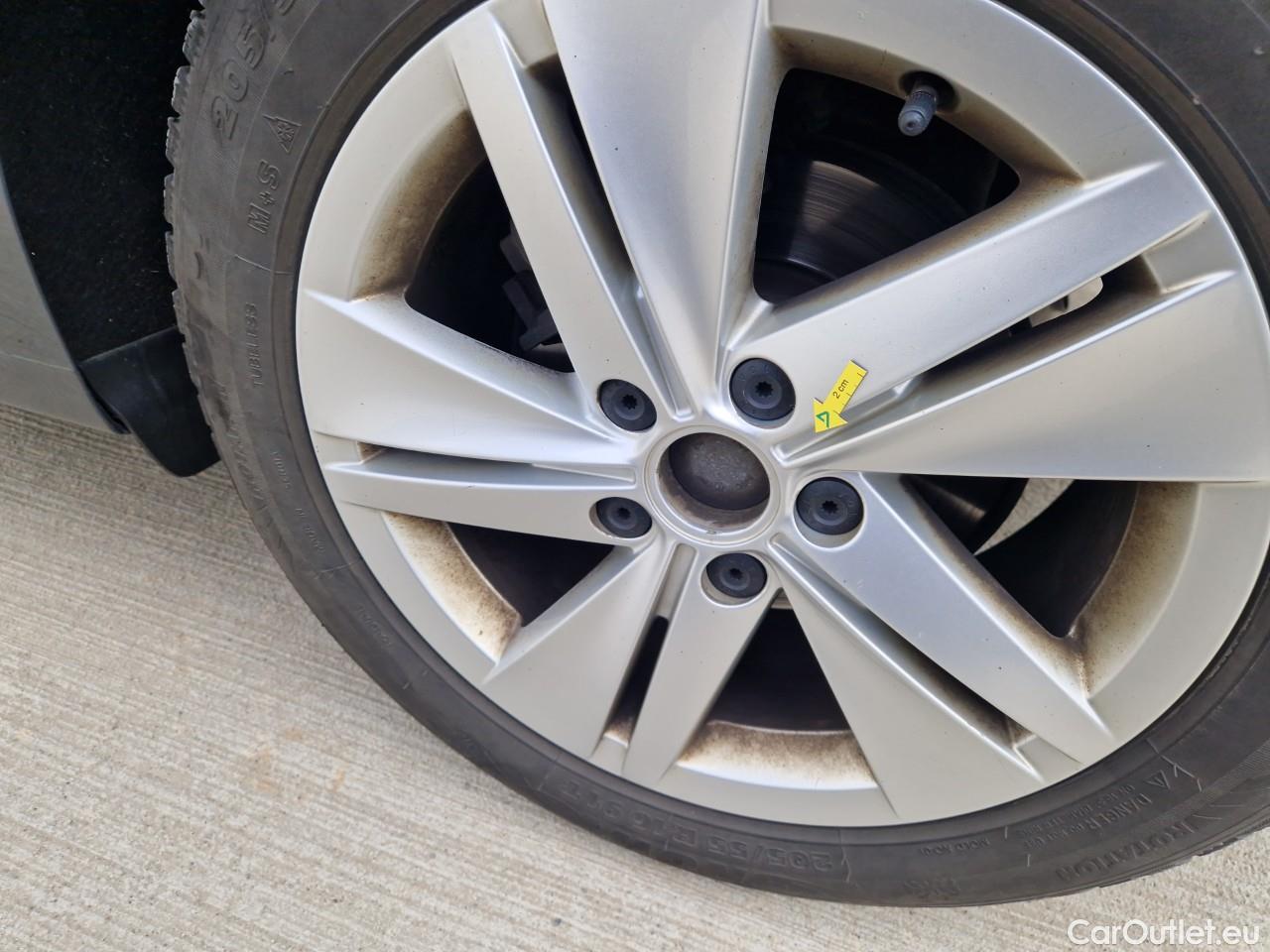 Volkswagen  Golf  Life 1.0 TSI #40
