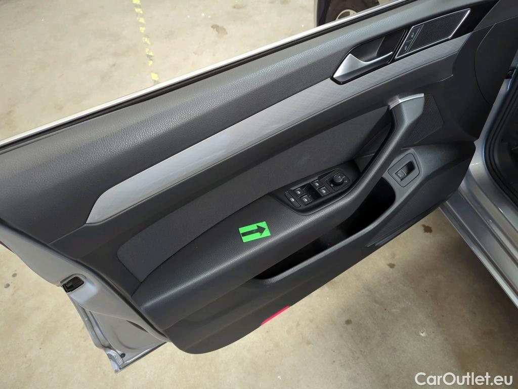 Volkswagen  Passat Var.Comf.1.5 TSI ACT DSG 150 CP #25