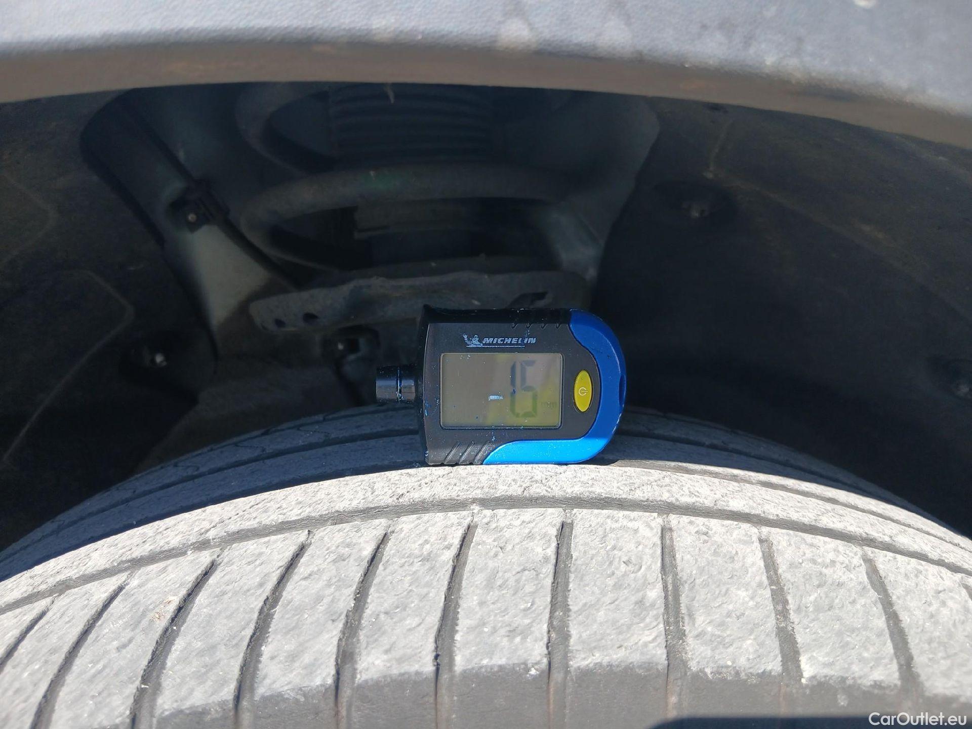  Hyundai  Tucson HYUNDAI  / 2018 / 5P / todoterreno 1.6 CRDI 85kW (116CV) 48V SLE 4X2(SP)(SL) #4