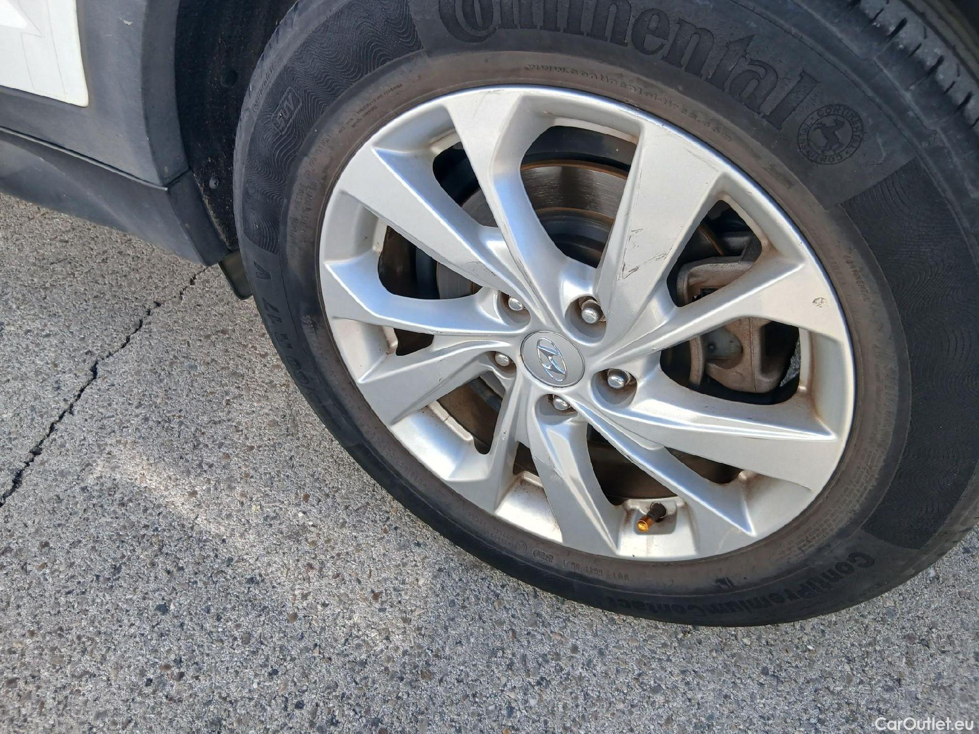  Hyundai  Tucson HYUNDAI  / 2018 / 5P / todoterreno 1.6 CRDI 85kW (116CV) 48V SLE 4X2(SP)(SL) #37