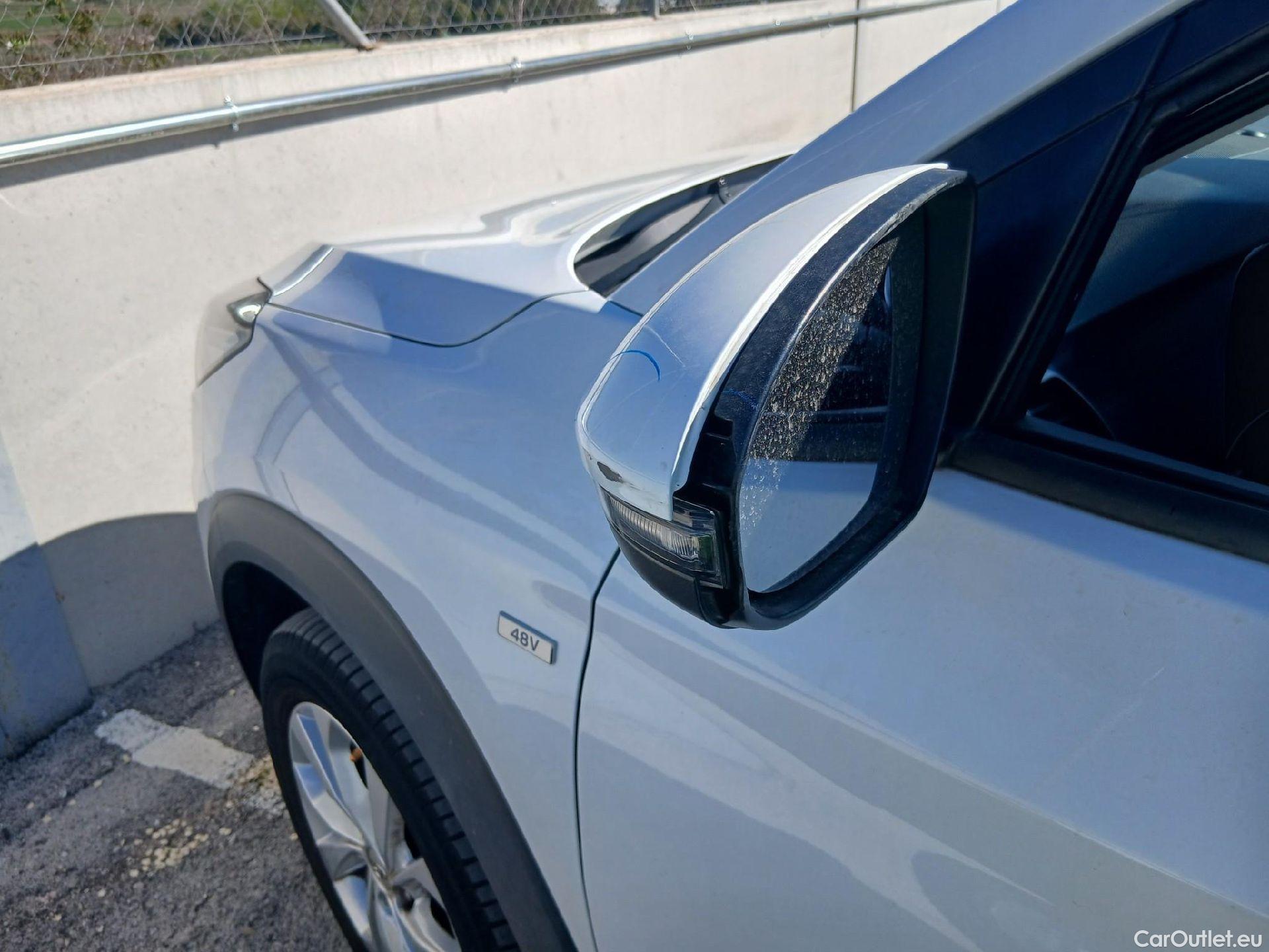  Hyundai  Tucson HYUNDAI  / 2018 / 5P / todoterreno 1.6 CRDI 85kW (116CV) 48V SLE 4X2(SP)(SL) #10