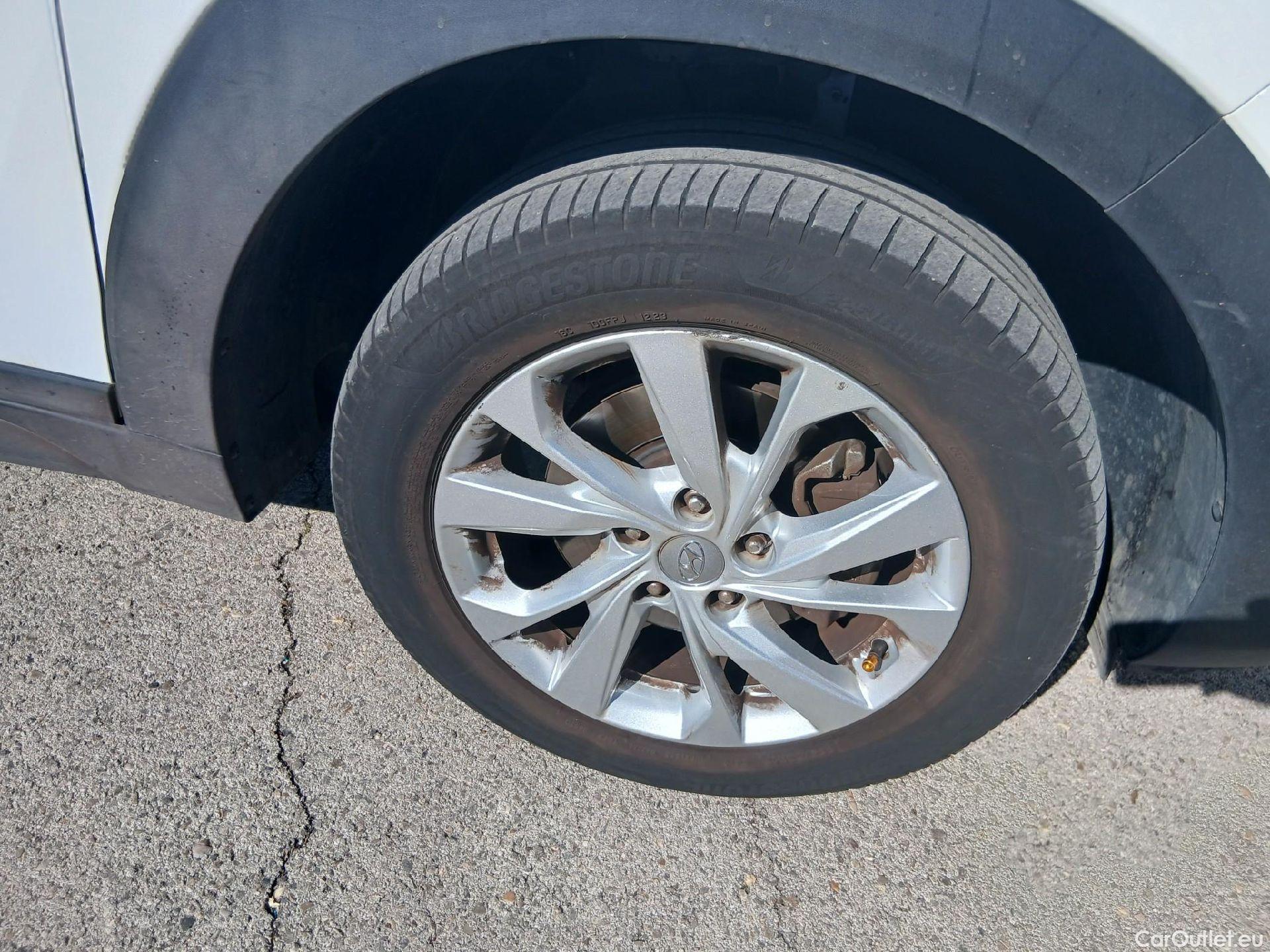  Hyundai  Tucson HYUNDAI  / 2018 / 5P / todoterreno 1.6 CRDI 85kW (116CV) 48V SLE 4X2(SP)(SL) #5