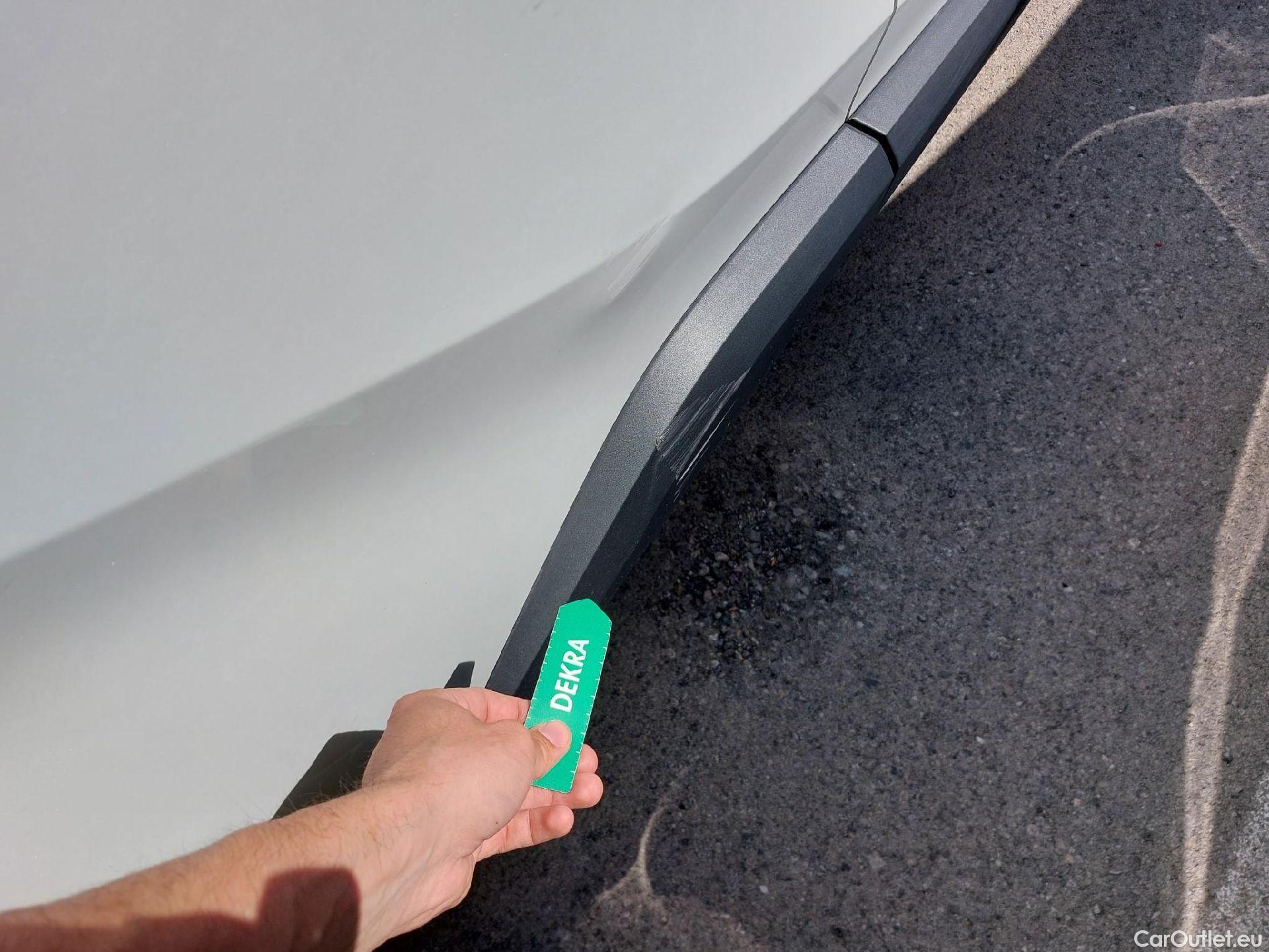  Toyota  C-HR TOYOTA  / 2019 / 5P / todoterreno 2.0 180H Advance #24