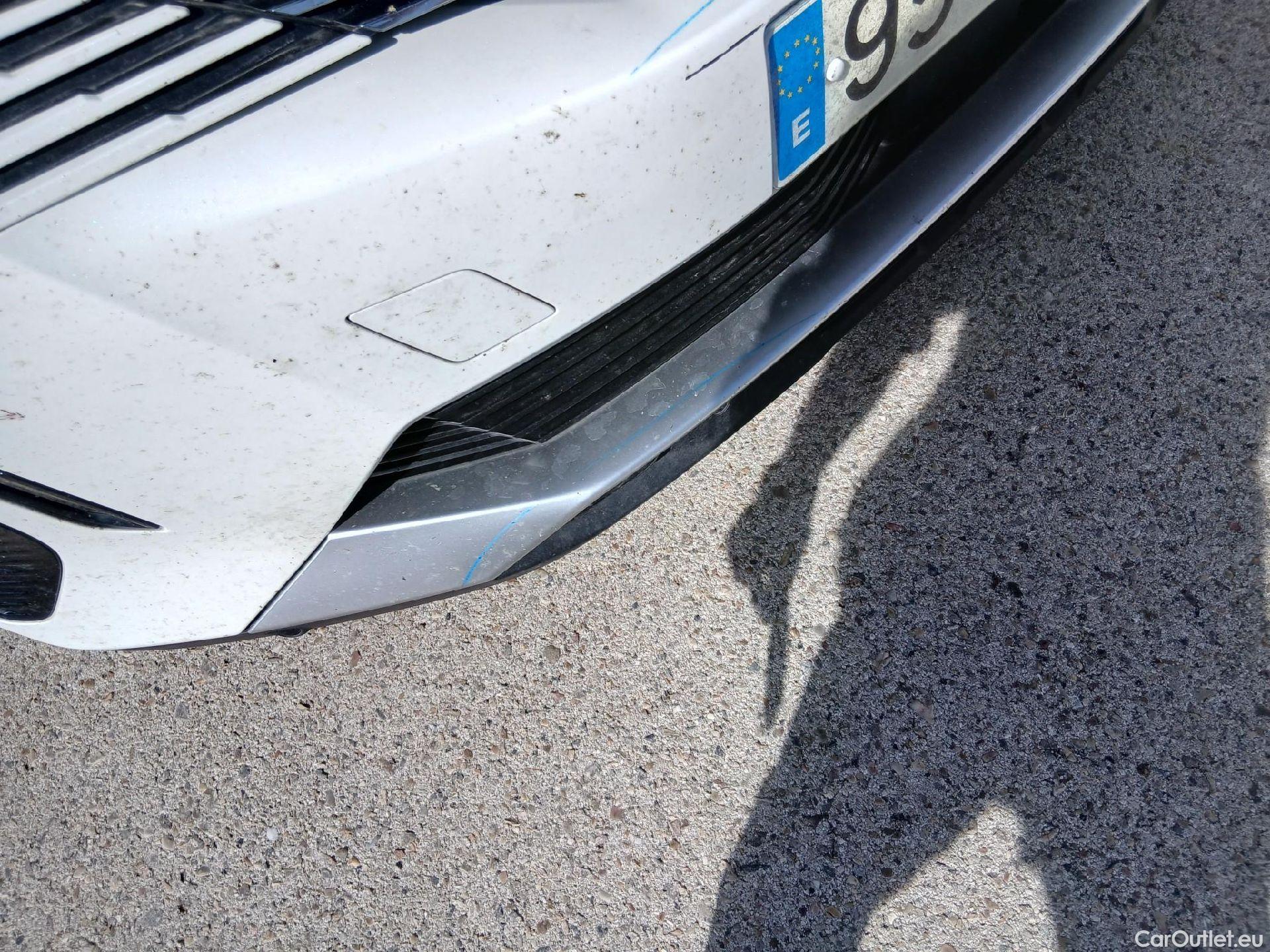  Peugeot  3008 PEUGEOT  / 2020 / 5P / todoterreno 1.5 BlueHDi 96kW S&S GT EAT8 #4