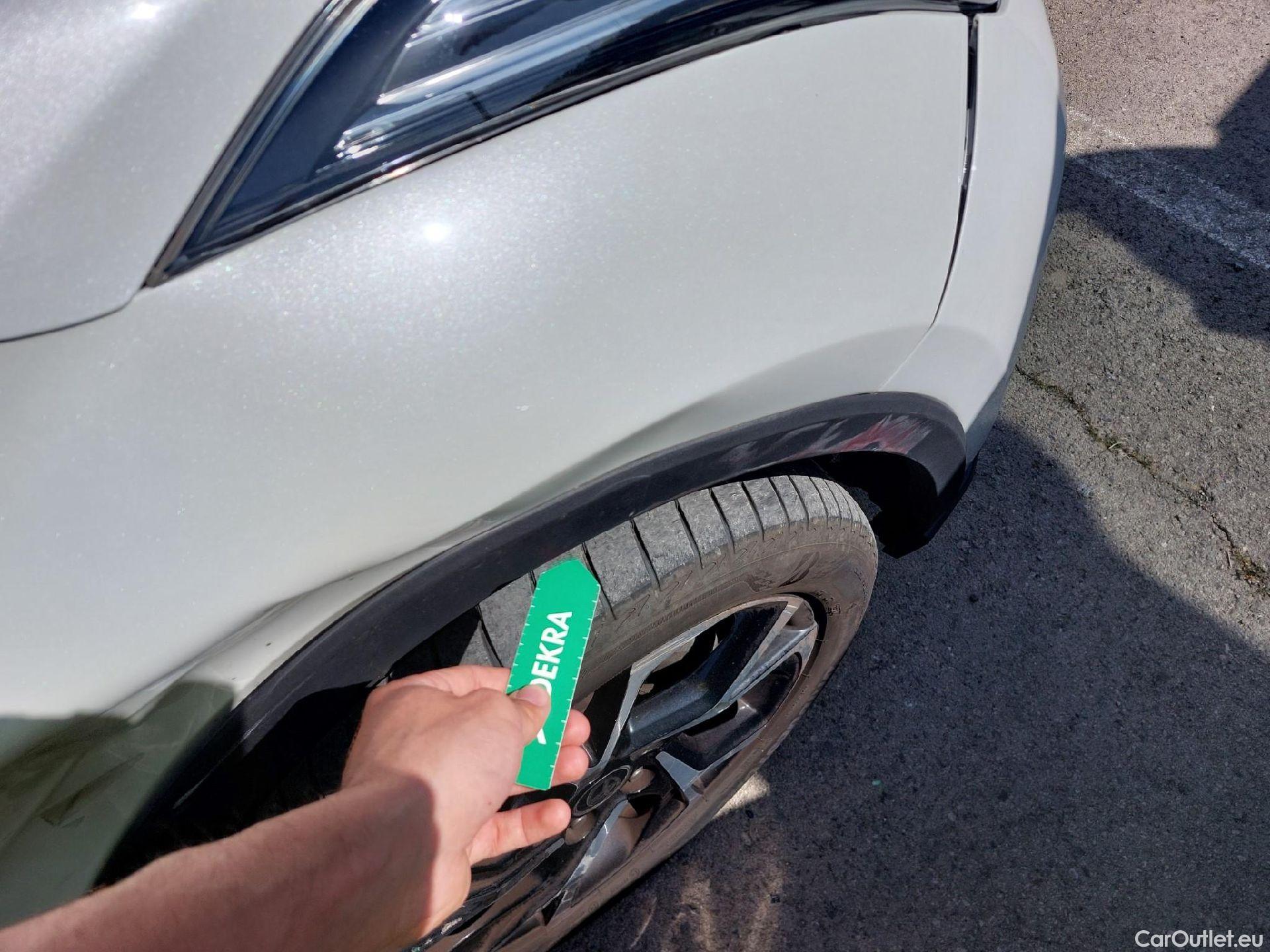  Toyota  C-HR TOYOTA  / 2019 / 5P / todoterreno 2.0 180H Advance #34