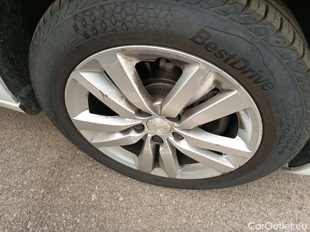  Peugeot  308 PEUGEOT  / 2017 / 5P / berlina con portón 5p Active Pack BlueHDi 130 S&S #9